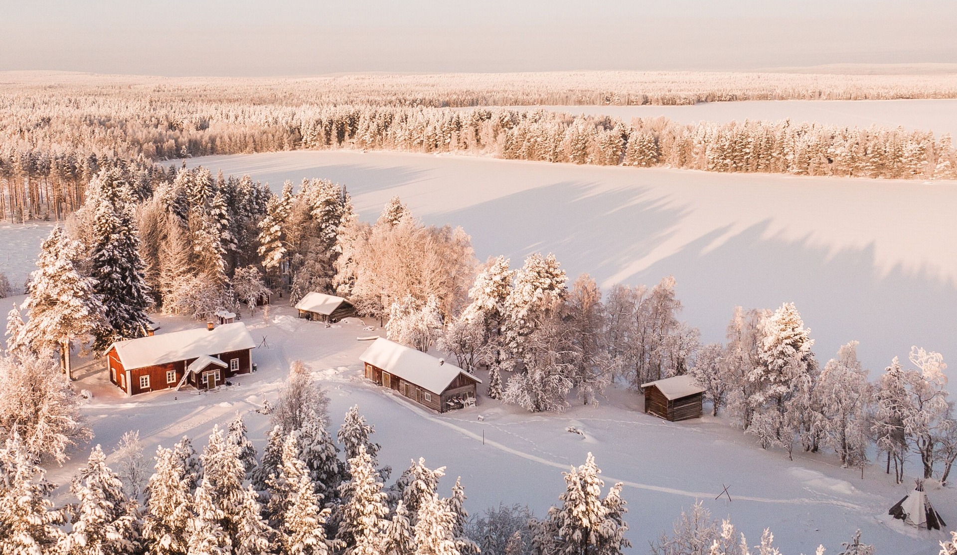 Historical courtyard of Saariniemi heritage estate by the lake in Lapland
